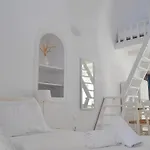 Kalleni Santorini Emporio (Santorini)