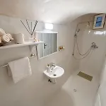 Kalleni Santorini Emporio (Santorini)