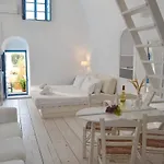 Kalleni Santorini Emporio (Santorini)