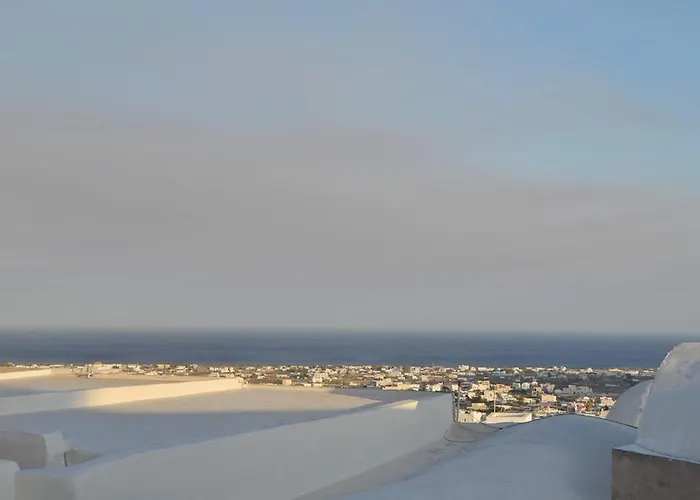 Kalleni Santorini Emporio (Santorini)