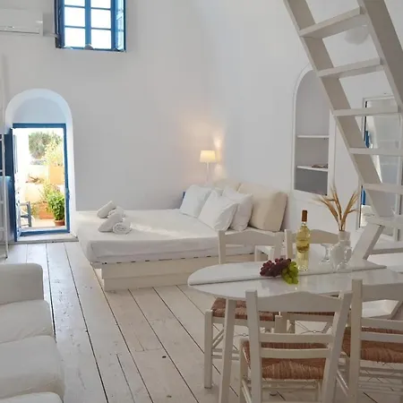 Kalleni Santorini Emporio (Santorini)
