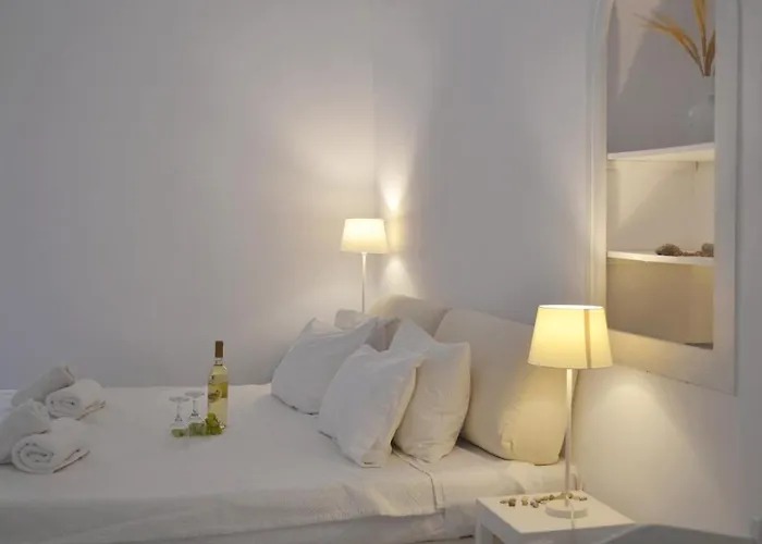 Kalleni Santorini * Emporio (Santorini)