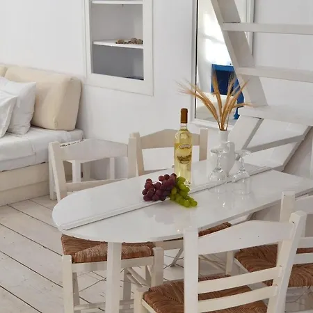 Kalleni Santorini * Emborió